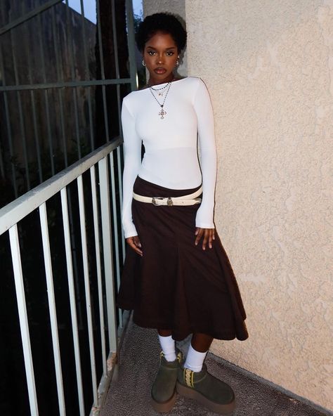 Brown Midi Skirt Outfit, Hair Goals Curly, Curly Hair Vacation, Bby Bruh, Hair Ideas Curly, Curly Hair Goals, Brown Skirt Outfit, Hair Vacation, Hair Y2k