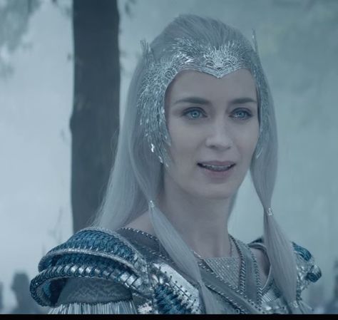 le chasseur et la reine des glaces Huntsman Movie, Queen Ravenna, Elven Queen, Colleen Atwood, Witch Series, The Huntsman, Emily B, Evil Queens, Love Film