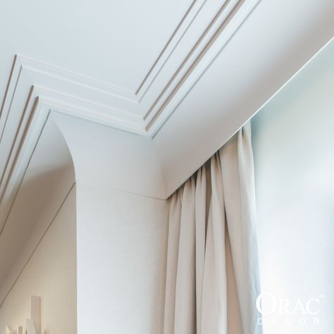 The cornice mouldings not only offer decorative and functional advantages, they also fit your budget. But the biggest advantage is the broad spectrum of application options: curtain profiles, visual enlargement of a space... Ceiling Coving, Plafon Gypsum, Cornice Design, Orac Decor, Plafond Design, Interior Design Per La Casa, Wall Molding, False Ceiling Design, False Ceiling