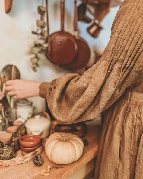 🍂 What are you baking this autumn? Find recipes and more cosy content on my channel and website. 🎬 𝘈𝘭𝘭 𝘮𝘺 𝘱𝘪𝘤𝘵𝘶𝘳𝘦𝘴 𝘢𝘯𝘥 𝘷𝘪𝘥𝘦𝘰𝘴 𝘢𝘳𝘦 𝘴𝘵𝘢𝘨𝘦𝘥 𝘢𝘯𝘥 𝘤𝘳𝘦𝘢𝘵𝘦�𝘥 𝘧𝘰𝘳 𝘦𝘯𝘵𝘦𝘳𝘵𝘢𝘪𝘯𝘮𝘦𝘯𝘵 𝘱𝘶𝘳𝘱𝘰𝘴𝘦𝘴. #cottagecore #cottagecorerecipes #cozyhome #cottagestyle #veganrecipes #autumn #falldecor #autumnvibes🍁