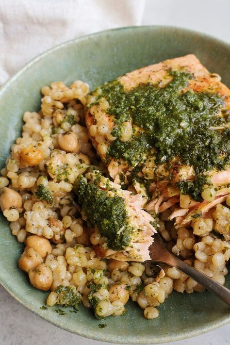 Herbed Pearl Couscous and Salmon - Something Nutritious Couscous And Salmon, Couscous Salmon, Salmon Couscous, Pearl Couscous Recipes, Blended Cottage Cheese, Flavored Chickpeas, Gluten Free Orzo, Foreign Recipes, Almond Flour Chocolate Chip