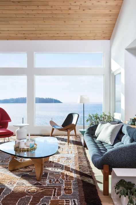 We Love This Mid-Century-Modern-Inspired Coastal Cabin - Western Living Magazine Mid Century Beach House, Coastal Mid Century Modern, 70's Decor, Mid Century Coastal, Coastal Cabin, Bungalow Decor, Beach Cabin, Health Topics, Retro Beach