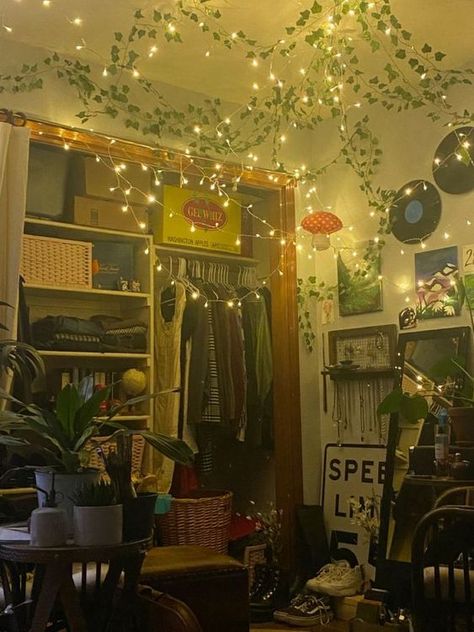 Gamer Room With Plants, Fairy Dorm Room Aesthetic, Pretty Lights For Bedroom, Fairy Light Arrangements Bedroom, Small Room Fairycore, Vintage Small Room Ideas, Cozy Wall Mural, Vines In Bedroom With Fairy Lights, Fairy Room Inspiration