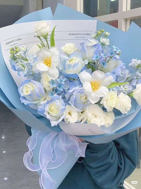 Light Blue Bouquet, Blue Flower Bouquet, Blue Hydrangea Bouquet, Taehyung Ff, Romantic Wedding Colors, Blue Flowers Bouquet, Marriage Contract, Flower Boquet, Luxury Flower Bouquets