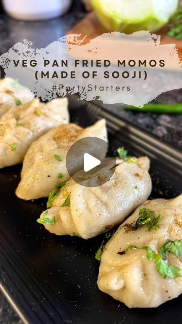 Diwali Starters, Pan Fried Momos, Fried Momos, Momos Recipe, Pan Fry, Diwali Party, Deep Fry, Coriander Leaves, Delicious Snacks Recipes