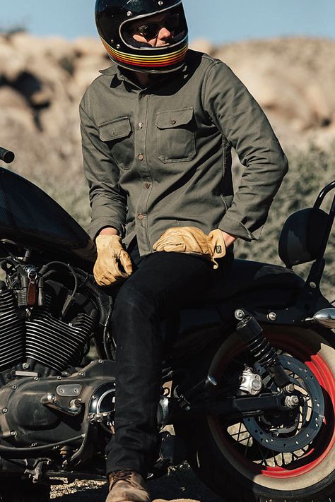 Retro Motorcycle Outfit, Urban Motorcycle Style, Biker Style Men Outfits, Men Motorcycle Outfit, Cafe Racer Style Men, Casual Motorcycle Outfit, Riding Outfit Motorcycle, Biker Outfit Men Motorcycles, Motorcyclist Outfit