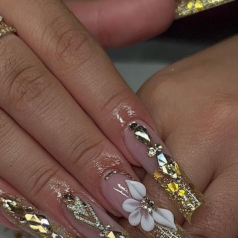 Press On Nails Square, Quince Nails, Quinceanera Nails, Gem Design, Gold Acrylic Nails, Long Press On Nails, Hippie Nails, Nails Nude, Ombre Nails Glitter