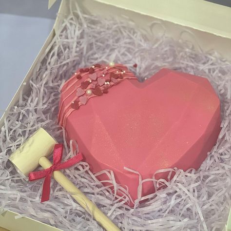 Cakes Leeds on Instagram: “Smash heart... Valentine’s day coming up 👀” Heart Smash Cake, Valentines Event, Smash Heart, Pretty Birthday Cakes, Smash Cake, Cake Smash, Birthday Cakes, Leeds, Takeout Container