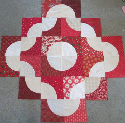 This way of configuring the blocks has several names:  Love Ring, Lone Ring… Hand Embroidery Tips, Guest Quilt, Drunkards Path Quilt, Curved Piecing, Drunkards Path, Embroidery Tips, Scrappy Quilt Patterns, Circle Quilts, Hand Embroidery Projects