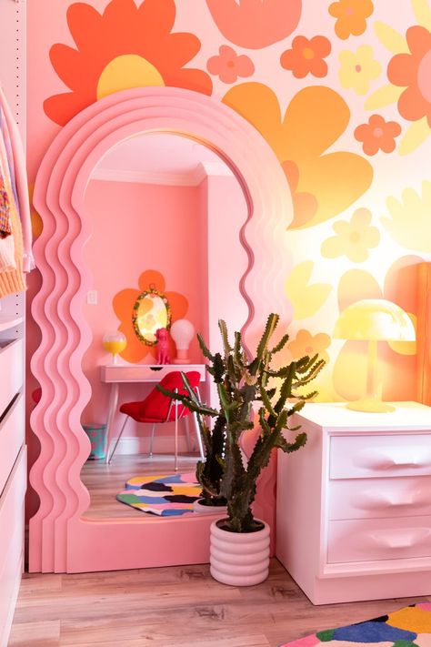 Pink wavy full length mirror in colorful bedroom. Maximalist Pink Bedroom, Groovy Room Ideas, Fun Home Decor Ideas, Pink Disco Room, Colorful Painted Furniture, Pink Retro Room, Art Shop Interior, Groovy Bedroom Aesthetic, Pink Room Inspiration