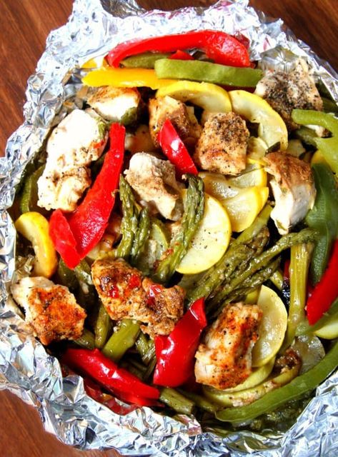 Vegetable Foil Packets, Vegan Grill, Chicken Foil Packets, Foil Pack Dinners, Foil Packet Dinners, Foil Pack Meals, Foil Dinners, Foil Packet Meals, Healthy Grilling Recipes