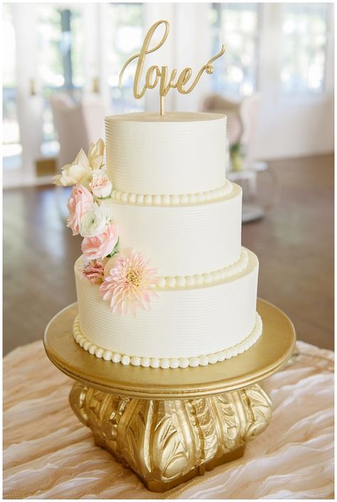 Modern Wedding Cake 3 Tier, Classic 3 Tier Wedding Cake, 3 Tier Wedding Cake With Pearls, Simple 3 Tier Wedding Cake Buttercream, White Wedding Cake With Pearls, 3 Tier Wedding Cake Elegant, 3 Tier White Cake, 3 Tier White Wedding Cake, Wedding Cake Elegant Gold