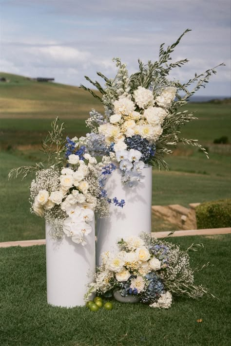 Church Wedding Flowers, Blue White Weddings, Wedding Alters, Wedding Altars, Wedding Ceremony Flowers, Wedding Look, Wedding 2024, Floral Arrangements Wedding, Garden Party Wedding