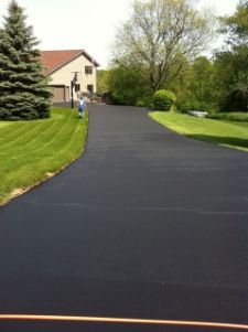 Gravel vs asphalt driveway Flagstone Border, Mowing Strip, Cement Driveway, Driveway Edging, Earth Tone Decor, Warm Color Palettes, Asphalt Driveway, Designing A Home, Gravel Driveway