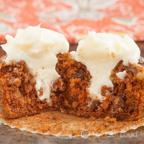 Easy Carrot Cake Muffins, Carrot Muffin Recipe, Cream Cheese Frosting Easy, Cream Cheese Cupcakes, Cupcake Cream, Carrot Cream, Moist Carrot Cakes, Easy Carrot Cake, Carrot Cake Muffins