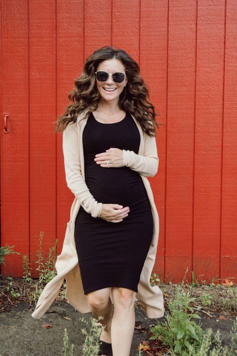 Black Bodycon Maternity Dress, Fall Maternity Dress Outfits, Black Maternity Dress Outfit, Maternity Black Dress Outfit, Black Dress Pregnancy Outfit, Long Tight Black Dress, Maternity Party Wear, Maternity Party Outfit, Bump Friendly Outfits