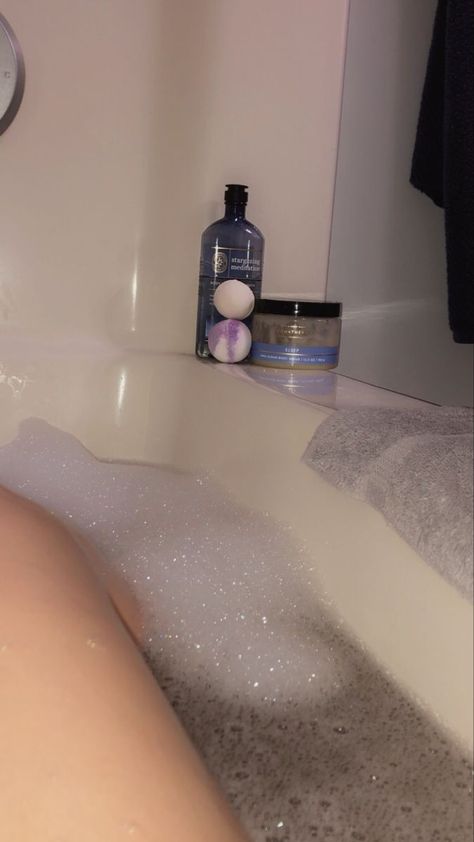 Bathtub Aesthetic, Corp Perfect, Aesthetic Bath, Bath Aesthetic, Indie Photography, In The Bathtub, My Aesthetic, Mood Instagram, Fake Pictures