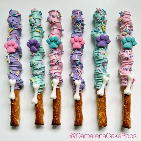 Paw Patrol Pretzel Rods, Paw Patrol Rice Crispy Treats, Oreos Cookies, Paw Patrol Cookies, Paw Patrol Girl, Caramel Pretzels, Paw Patrol Cake, Girl Cupcakes, Pretzel Rods