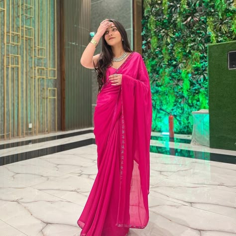 @that.review.addict is our version of Rani in our fuchsia pink saree and we’re totally swooning over this look on her 🩷😍 DM for product details and more #ZariLove #saree #rockyaurranikiipremkahaani #ranichatterjee #aliabhattlovers #hotpinksaree #pinksaree #ranisarees #sareelooks #bollywoodfashionista #bollywoodsaree #chiffonsaree #plainsaree Rani Pink Saree, Wedding Fits, Rani Pink, Body Weight Leg Workout, Fancy Sarees Party Wear, Plain Saree, Traditional Indian Outfits, Fits Inspo, Saree Look