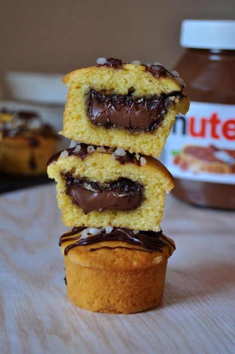 Muffin Nutella, Dessert Nutella, Desserts Nutella, Nutella Muffins, Nutella Desserts, Desserts With Biscuits, Cake Factory, Mini Muffins, Cupcake Muffins