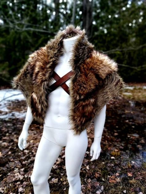 Fur Mantle, Fur Costume, Viking Costume, Viking Wedding, Viking Clothing, Fantasy Costumes, Httyd, Fantasy Clothing, Fantasy Fashion