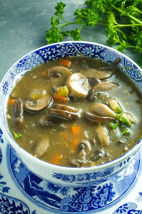 Healthy Mushroom Soup, Spicy Soup Recipes, Soup Mushroom, Soup Recipe Ideas, Soup Maker Recipes, Mushroom Soup Recipe, Mushroom Recipes Healthy, Vegetable Soups, Recipe Low Carb