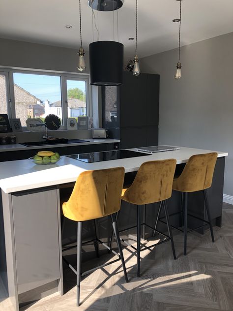 Mustard And Grey Kitchen, Dark Grey Gloss Kitchen, Mustard Bar Stools, Grey Gloss Kitchen, Contrasting Kitchen Island, Country Kitchen Backsplash, Mustard Kitchen, Kitchen 2023, Kitchen Colours