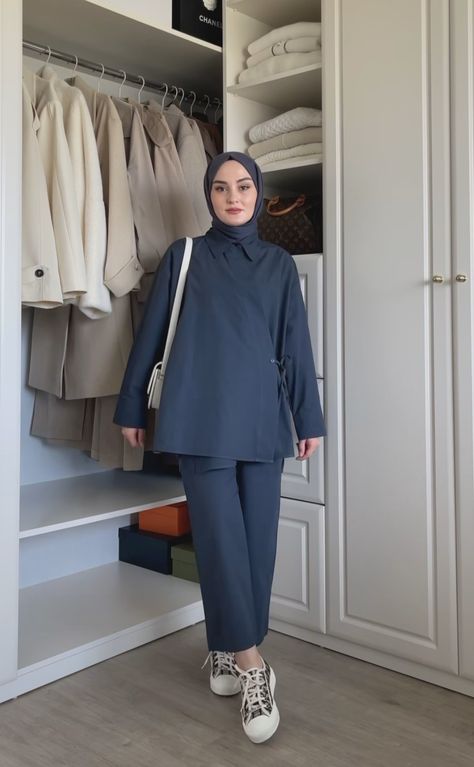 Hijabi Doctor Outfit, Medical Scrubs Fashion, Medical Scrubs Outfit, Scrubs Dress, Hijab Fashion Summer, 2023 Fashion Trends, Scrubs Outfit, Navy Blue Suit, Outfits 2023