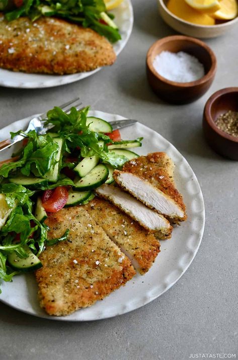 Chicken Schnitzel Crispy Chicken Schnitzel, Chicken Schnitzel Recipe, Crispy Breaded Chicken, Schnitzel Recipe, Schnitzel Recipes, Breaded Chicken Cutlets, Chicken Schnitzel, Chicken Ideas, Pan Fried Chicken