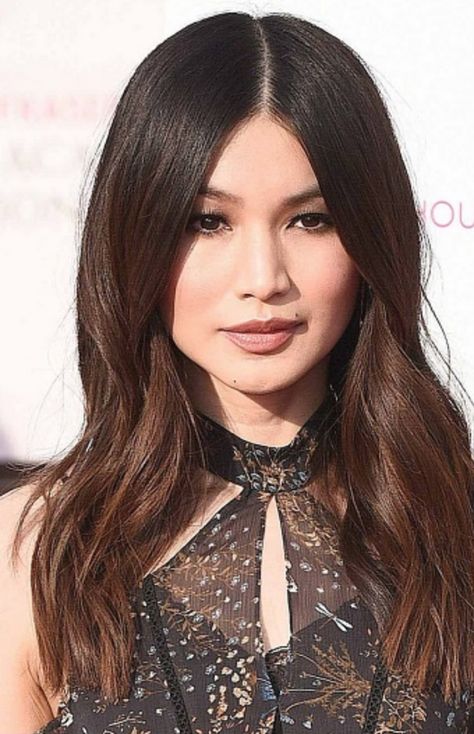 Gemma Chan Hair, Hair 2022, Gemma Chan, Center Part, Middle Part, Middle Parts, Hair Highlights, Hair Inspo, Easy Hairstyles