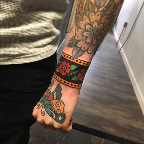 Traditional Cuff Tattoo Men, Mexican Cuff Tattoo, American Traditional Band Tattoo, Traditional Flower Band Tattoo, Traditional Band Tattoo, American Traditional Bracelet Tattoo, Cuff Tattoo Traditional, American Traditional Arm Band, American Traditional Cuff Tattoo