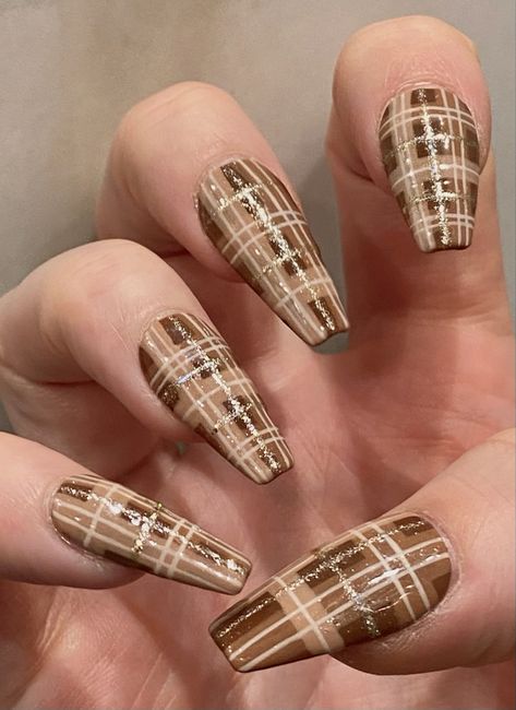 Good Omens Nails, Brown Plaid Nails, Flannel Nails, Fresh Nail Designs, Pink Alternative Fashion, September Nail Ideas, November Nails Fall, Burberry Nails, Beige Nails Design