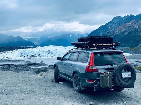 Volvo Xc70 Camping, Volvo Xc70 Offroad, Xc70 Offroad, Volvo Station Wagon, Volvo Logo, Astuces Camping-car, Volvo Wagon, Scandi Furniture, Volvo Xc