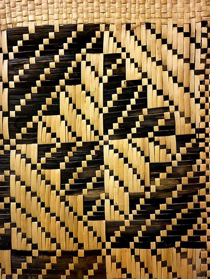 Beautifully Hand-woven Samoan Mat by Keith Richardson Tukutuku Panels, Mat Weaving, Samoan Patterns, Flat Basket, Woven Mat, Basket Weaving Patterns, Maori Patterns, Weaving Ideas, Textiles Projects