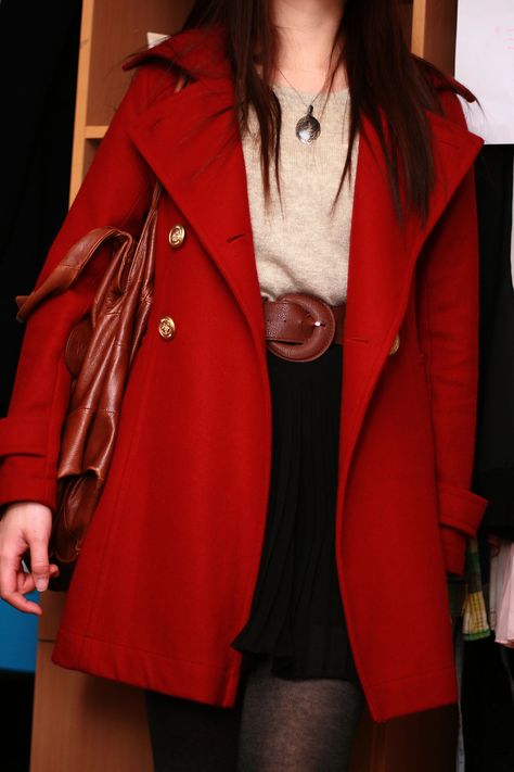 Red Peacoat <3 Red Peacoat Outfit, Red Coat Outfit Winter Classy, Red Coat Outfit Winter, Red Trench Coat Outfit, Long Coat Outfits, Outfits Winter Casual, Red Coat Outfit, Red Long Coat, Long Coat Outfit