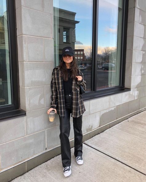 Check Shirt Outfit Women, Checked Shirt Outfit, Viviane Audi, College Girl Outfits, College Dress, Cute College Outfits, College Outfits Women, Plaid Shirt Outfits, College Outfits Winter