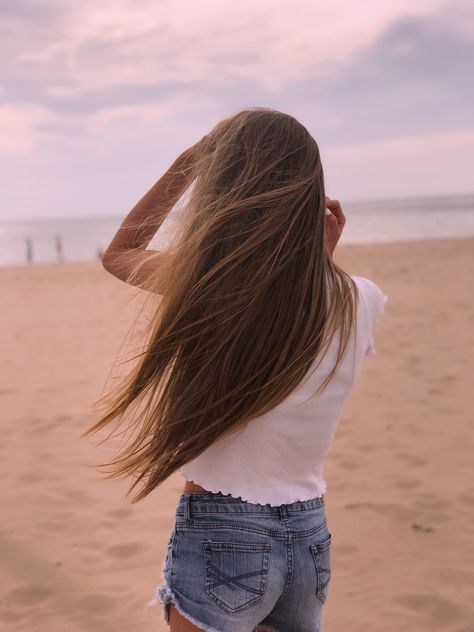 windy beach day // straight hair Windy Hair, Hair Catalog, Medium Length, Medium Length Hair Styles, Beach Day, Straight Hairstyles, Girl Hairstyles, Beauty Makeup, Long Hair Styles