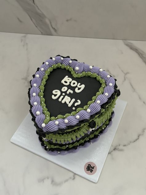 Spooky black green and purple vintage heart cake Black Gender Reveal Cake, Spooky Gender Reveal Cake, Gender Reveal Cake Halloween, Purple And Green Gender Reveal, Halloween Gender Reveal Cake, Vintage Heart Cake, Halloween Gender Reveal, Gothic Baby, Spooky Black