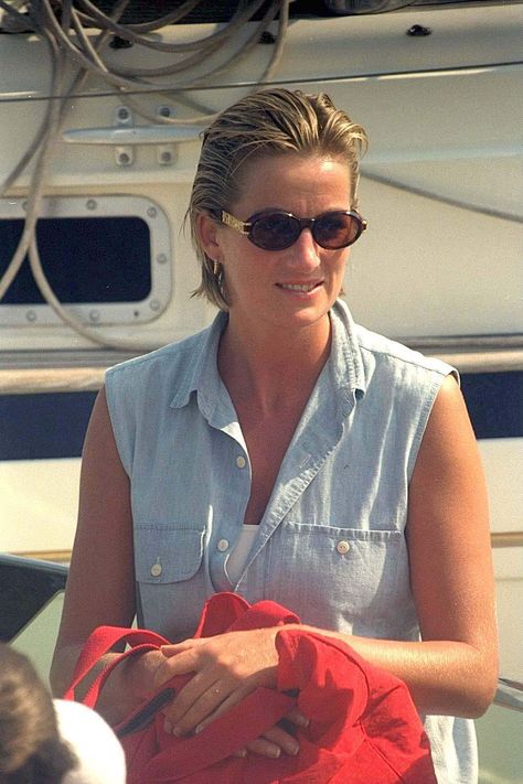 28 Times Princess Diana Was A Poster Girl For Summer | British Vogue Her Packing List, Summery Outfits, Princess Diana Fashion, Princess Diana Family, Princess Diana Photos, Princess Diana Pictures, Diana Princess Of Wales, Yellow Jumpsuit, Poster Girl