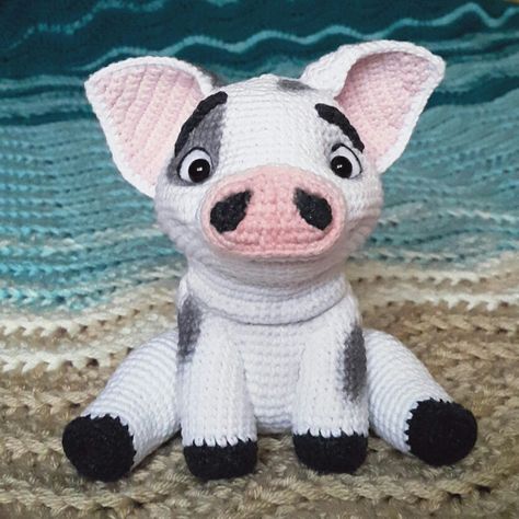 amigurumi crochet Pua pig from Moana / Vaiana Pig From Moana, Crochet Pigs, Pua Pig, Crochet Pig, Giraffe Crochet, Stuffed Dolls, Crochet Disney, Crochet Hook Set, How To Start Knitting