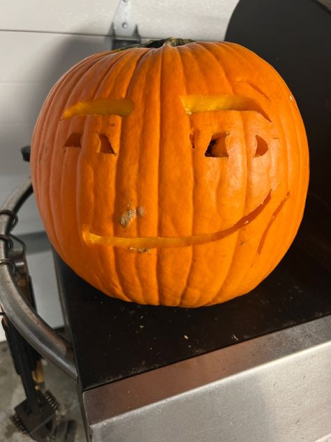 Funny Easy Pumpkin Carving Ideas, Punkin Carving Idea, Craving Pumpkins Ideas, Roblox Pumpkin Carving, Roblox Pumpkin, Pumpkin Mouth, Pumpkin Inspo, Roblox Halloween, Funny Pumpkin Carvings