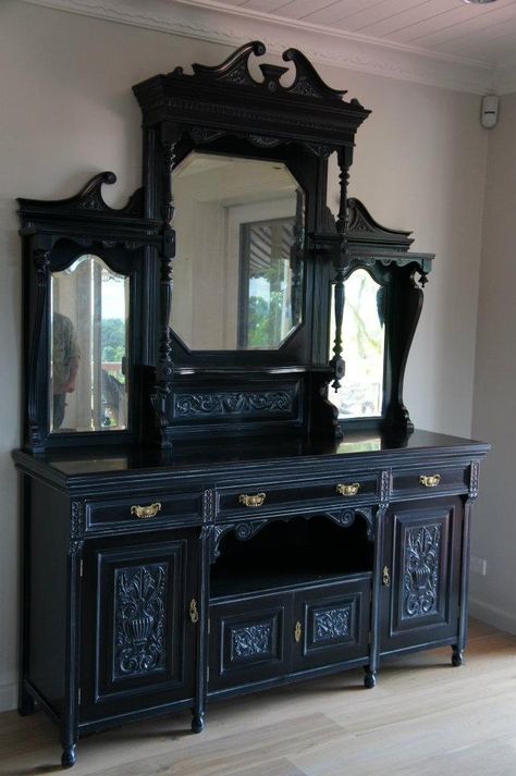 Black Victorian Furniture, Goth Vanity, Gothic Bedroom Ideas, Gothic Decor Bedroom, Gothic Room, Gothic Bedroom, Dark Decor, Gothic Furniture, Dark Home Decor