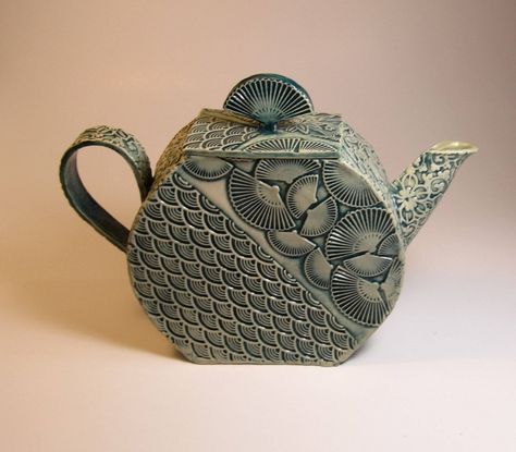 Pottery Tea Pots Modern, Pinch Pot Teapot, Slab Built Teapot, Hand Built Teapot, Ceramic Teapots Handbuilt, Ceramic Teapots Ideas, Slab Teapot, Teapot Shapes, Square Teapot