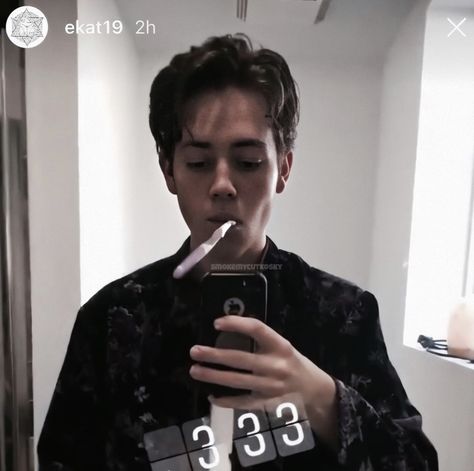 Ethan Cutkosky, Shameless Show, Carl Shameless, Shameless Characters, Carl Gallagher, Shameless Tv Show, Ian And Mickey, Bad Boy Aesthetic, Spring Hair Color