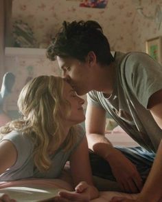 Lili Reinhart Riverdale, Riverdale Netflix, Riverdale Betty And Jughead, Riverdale Poster, Betty Cooper Riverdale, Lili Reinhart And Cole Sprouse, Cole Sprouse Jughead, Cole M Sprouse, Riverdale Betty