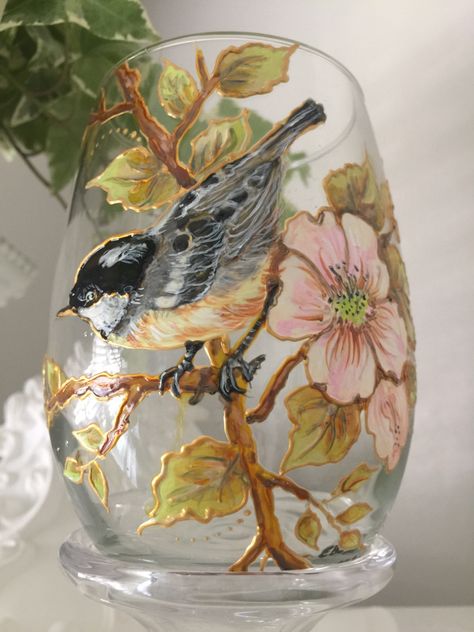 Drawing On Glass Ideas, Glass Painting Flowers, Acrylic Glass Painting Ideas, Painting Glass Jars, Glass Painting Patterns, Painted Glassware, Painting On Glass, Hand Painted Glassware, Decoupage Glass