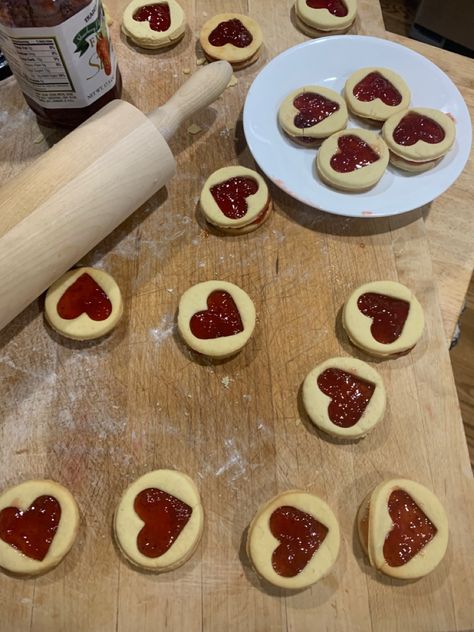 Shaped Cookies, Heart Shaped Cookies, Diy Valentine, Think Food, Heart Cookies, Cut Out Cookies, Favorite Cookies, No Bake Cookies, Cute Food