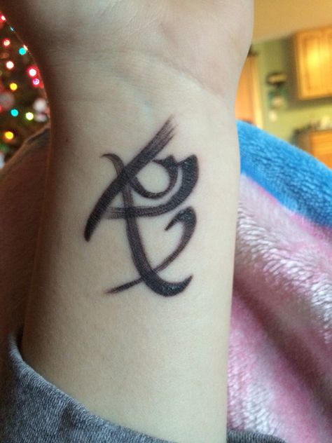 Mortal instruments fearless rune tattoo Fearless Rune, Piercings Quotes, Fearless Tattoo, Different Alphabets, Rune Tattoo, Tattoo Shows, Book Tattoo, Minimal Tattoo, Unique Tattoos