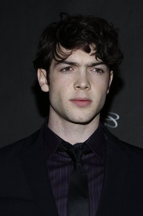 Ethan Peck, Gentlemens Club, Heath Ledger, Hollywood Actor, Book Characters, Judi Online, Movies Showing, Poker, Gentleman