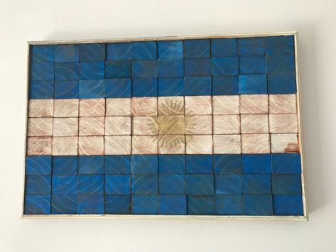 Bandera argentina hecha en madera recuperada de pallets